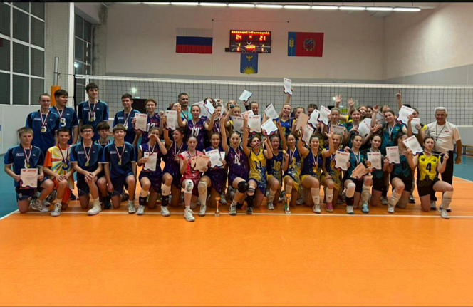 Воспитанницы заринской «Зари Алтая» - победительницы краевых соревнований «Надежды Алтая» среди девушек до 16 лет