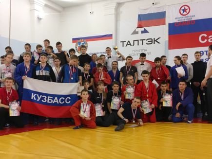 В открытом чемпионате Алтайского края по универсальному бою приняли участие более 150 спортсменов из трёх регионов.