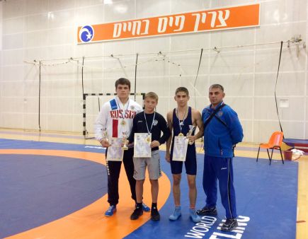 Алтайские борцы завоевали пять медалей на международном юношеском турнире в Израиле.