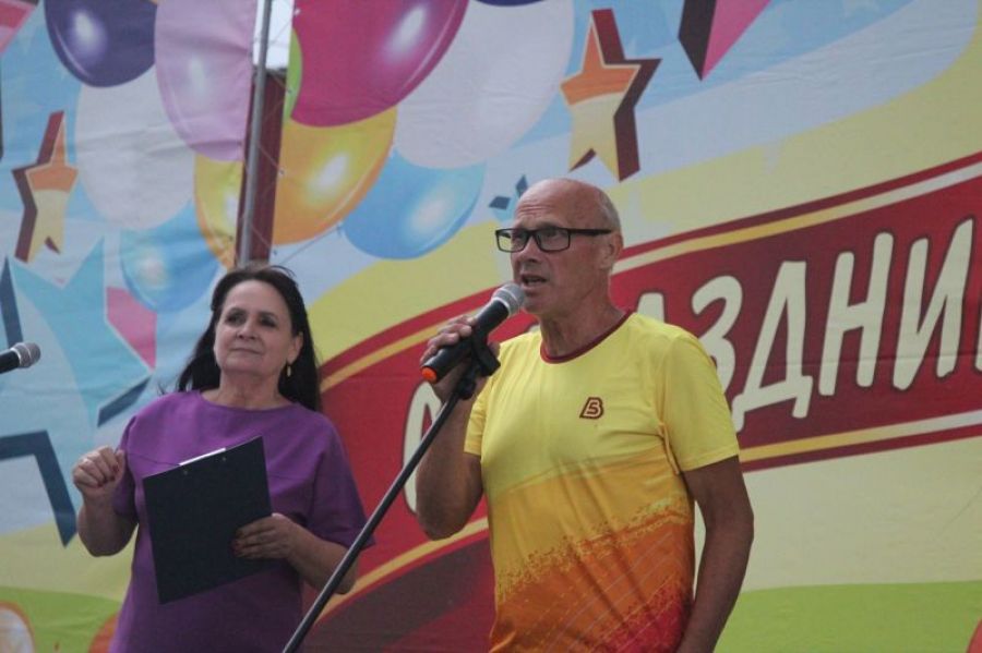 Александр Богумил перед стартом ночного трейла в Жилино. Фото: Виталий Дворянкин/"Алтайский спорт"