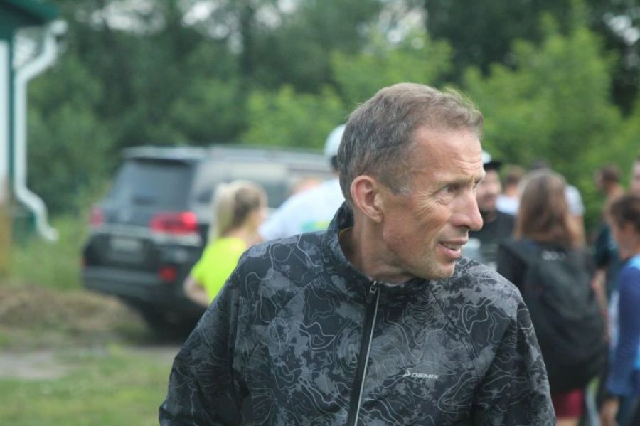 Андрей Дерскен - волонтер соревнований в Жилино. Фото: Виталий Дворянкин