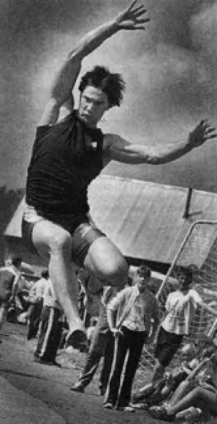 Дальний прыжок. Фото: Евгений Налимов/ "Алтайская правда"