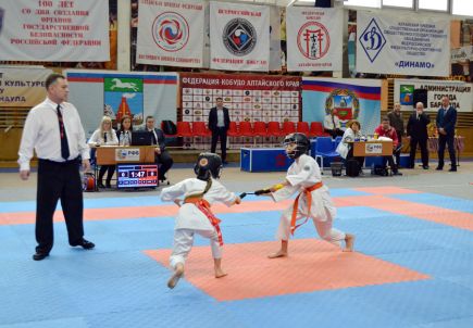 В Барнауле состоялись чемпионат и первенство Сибири по восточному боевому единоборству в дисциплине кобудо.