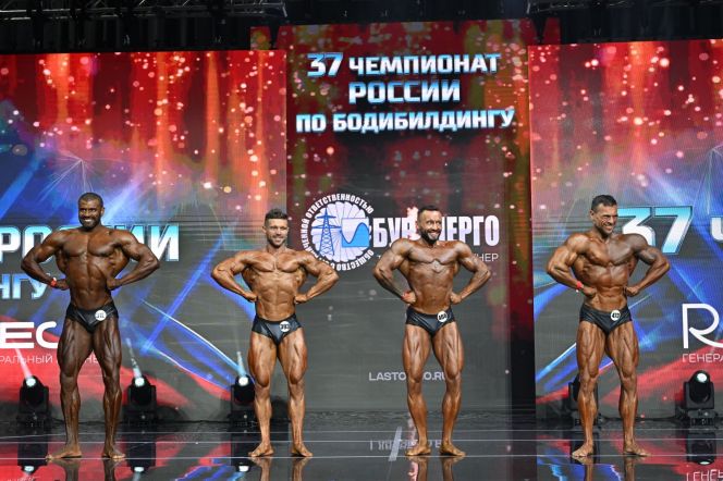 В Обнинске Артём Андреев (№393) стал четырёхкратным чемпионом России. Фото предоставлены Федерацией бодибилдинга Алтайского края