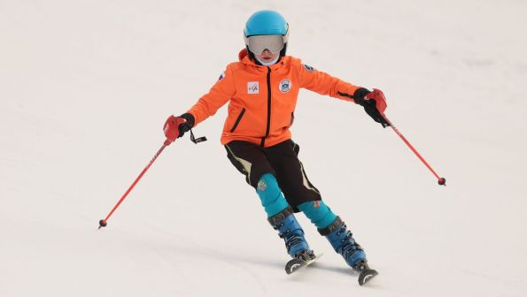 Спортсмены СШОР «Горные лыжи» приступили к тренировкам на снегу. ГЛК «Авальман» готовится к открытию