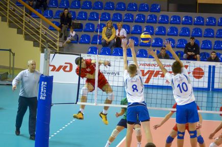 Волейболисты СДЮШОР «Заря Алтая» стали вторыми на предварительном этапе Международного первенства «Локоволей-2017».