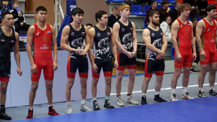 Финалисты турнира. Фото: Андрей Каспришин / «Алтайская правда»