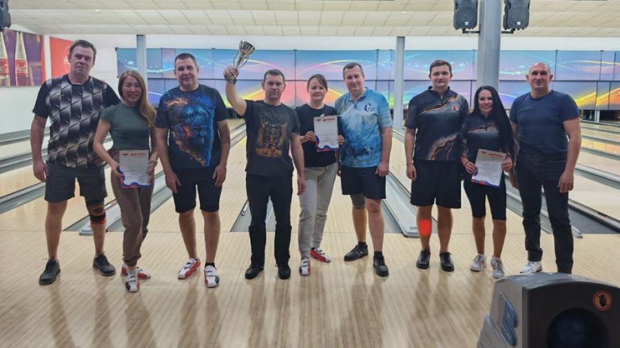 Победители и призеры седьмого этапа турнира: 1 место - «Колосок», 2 место - «Lucky bowl», 3 место - «СЕЛФ». Фото: Максим Жидких