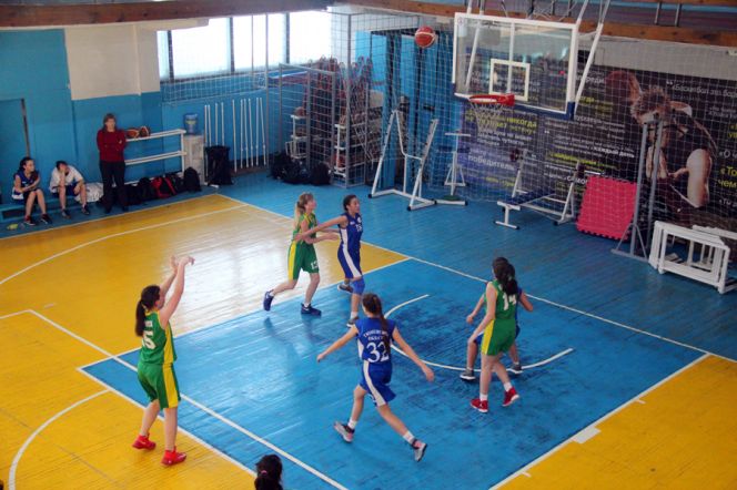 В Барнауле состоялись межрегиональные соревнования девичьих команд.