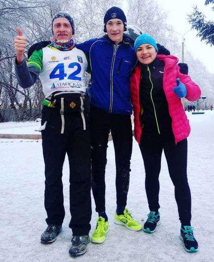 В Барнауле состоялся зимний полумарафон, посвящённый 30-летию клуба любителей бега "Восток". 