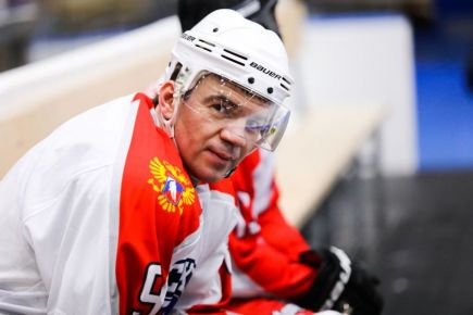 Нападающий студенческой хоккейной команды «Динамо-Алтай» Иван Переверзев включён в состав студенческой сборной России.