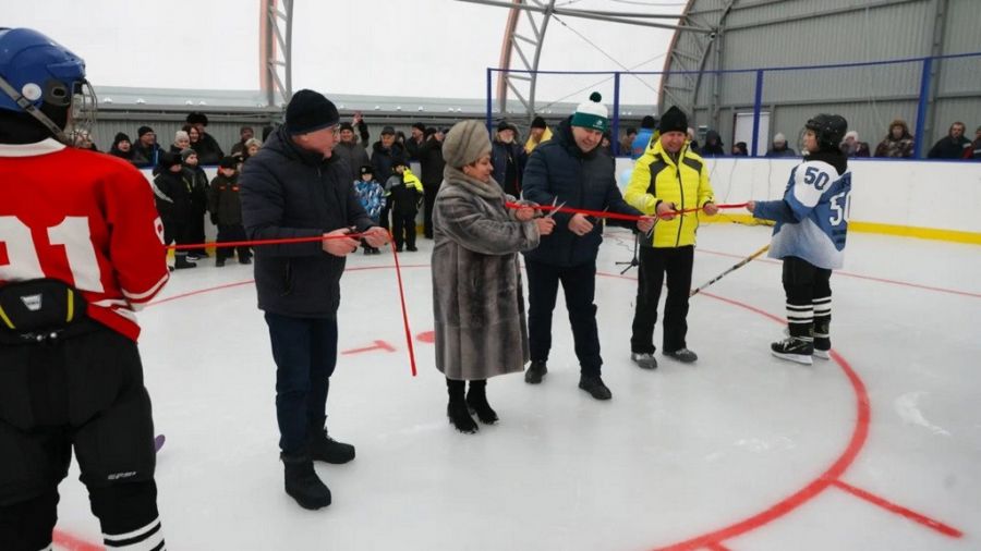 Ленточку перерезают Александр Чеботаев, Галина Глазунова, Сергей Межин и Сергей Бенслер. Фото: Олег Богданов