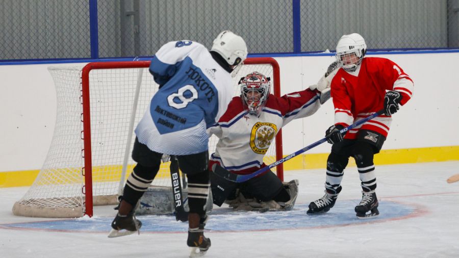 Сборная сел Локтевского района обыграла сборную Горняка со счетом 1:0. Фото: Олег Богданов