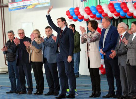 В IV Открытом первенстве Алтайского края на призы заслуженного мастера спорта России Сергея Шубенкова приняли участие 300 юных легкоатлетов (фото).