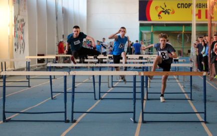 В IV Открытом первенстве Алтайского края на призы заслуженного мастера спорта России Сергея Шубенкова приняли участие 300 юных легкоатлетов (фото).