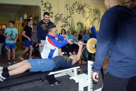 В Барнауле прошли чемпионат и первенство края по пауэрлифтингу среди спортсменов с ограниченными возможностями здоровья. 