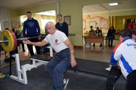 В Барнауле прошли чемпионат и первенство края по пауэрлифтингу среди спортсменов с ограниченными возможностями здоровья. 