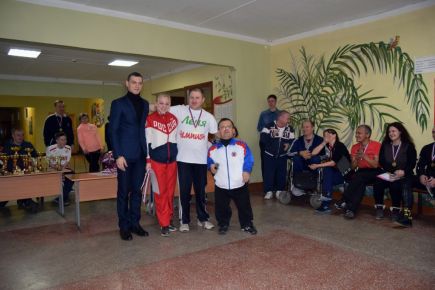 В Барнауле прошли чемпионат и первенство края по пауэрлифтингу среди спортсменов с ограниченными возможностями здоровья. 