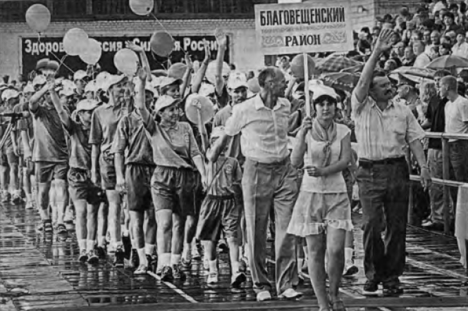 Парадный шаг Благовещенского района. Фото: Евгений Налимов/"Алтайская правда"