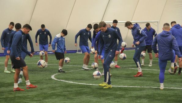 Футболисты барнаульского «Динамо» собрались на первую тренировку в новом году