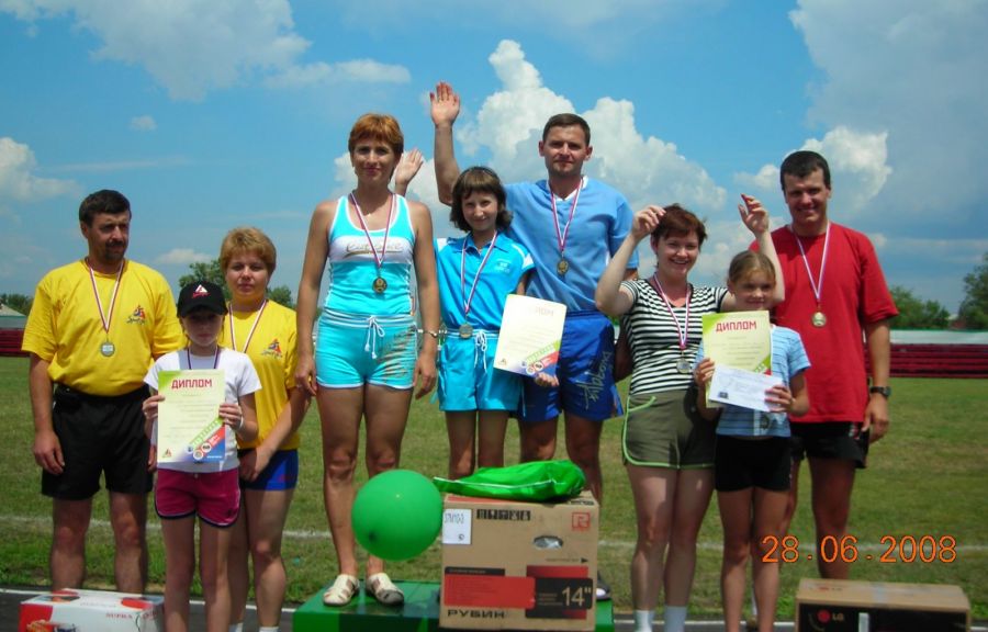 Третьяковы - победители сельской олимпиады в Горняке с дочерью Ириной. 2008 год. Фото из семейного альбома