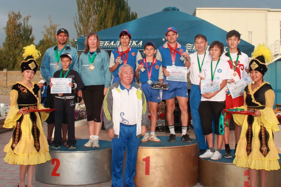 Третьяковы - победители VIII международных спортивных игр государств - стран СНГ. 2012 год, Чолпон-Ата (Киргизия). Фото из семейного альбома