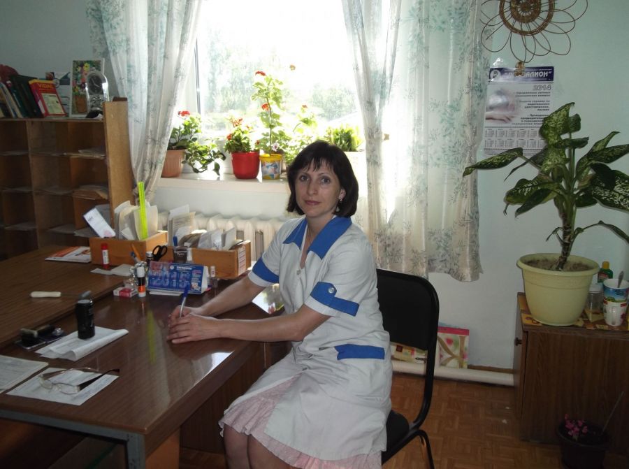 Елена Третьякова в медицинском кабинете. Фото из семейного архива