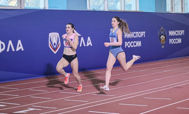 Победный финиш Анны Садовничевой. Фото: Денис Матюхин/"Оренбуржье"