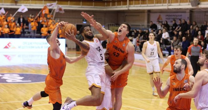 Фрагмент матча "Темп-СУМЗ" - "ЧБК". Фото: сайт РФБ