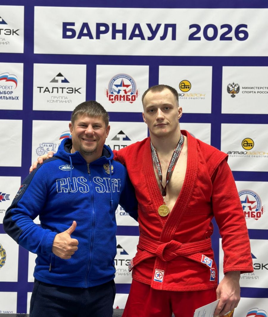 Победитель в весовой категории 79 кг Станислав Елясов из Бийска выполнил мастерский норматив. Фото предоставлено участниками соревнований