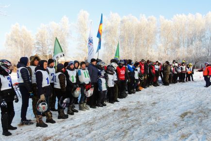 Алтайские мотолыжники открыли зимний сезон.