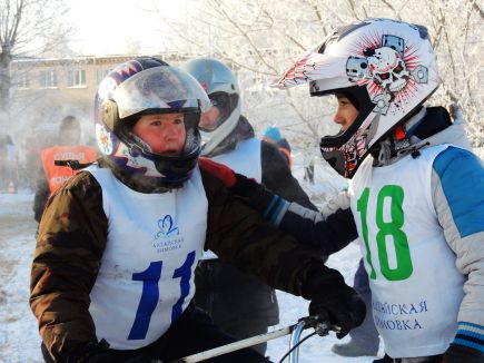Алтайские мотолыжники открыли зимний сезон.