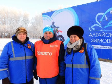 Алтайские мотолыжники открыли зимний сезон.