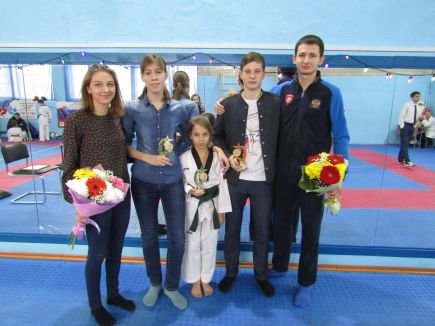 Альберт Гаун и Анастасия Анохина посетили Открытое первенство Барнаула «Кубок Деда Мороза» на призы СДЮШОР «Олимпийские надежды».