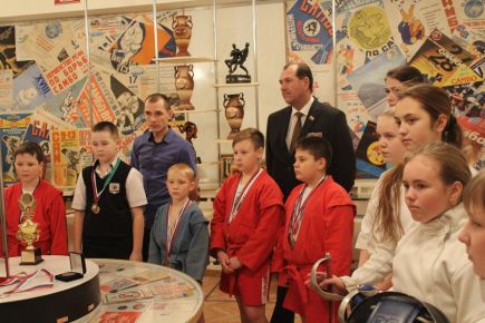 В Барнауле состоялось мероприятие, посвящённое памяти заслуженного тренера СССР и России по самбо Валерия Метелицы. 