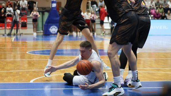 Охота без добычи. БК «Барнаул» бился с чемпионом Суперлиги «Темпом-СУМЗ», но проиграл - 82:86