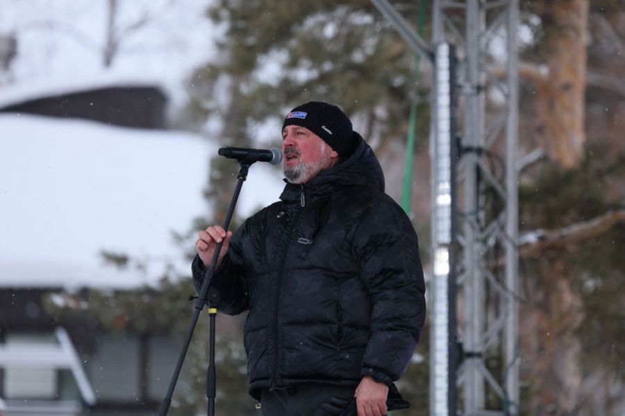 Участников соревнований приветствовал министр спорта Алтайского края Михаил Панфилов. Фото: "Алтайский спорт"