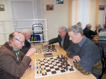 В краевом шахматном клубе состоялся финальный блиц-турнир среди ветеранов.
