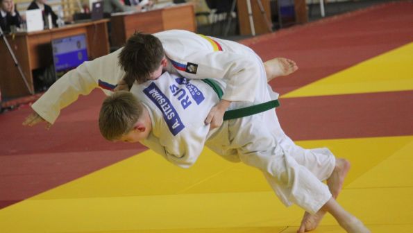 Вместе – сила! В Барнауле состоялось командное первенство края «стенка на стенку» среди спортсменов до 13 и до 15 лет (фото)