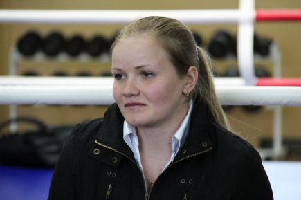 Чемпион мира по боксу в среднем весе Уткирбек Хайдаров встретился с воспитанниками краевой СДЮШОР «Алтайский ринг» (фото).