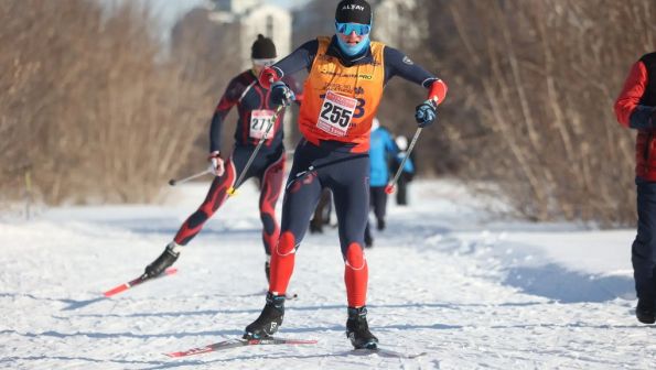 Эстафеты на призы «Алтайской правды» собрали в Барнауле почти 600 лыжников из 142 команд