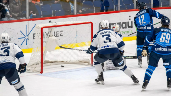 «Динамо-Алтай» одержал домашнюю победу 4:2 над курганским «Зауральем»