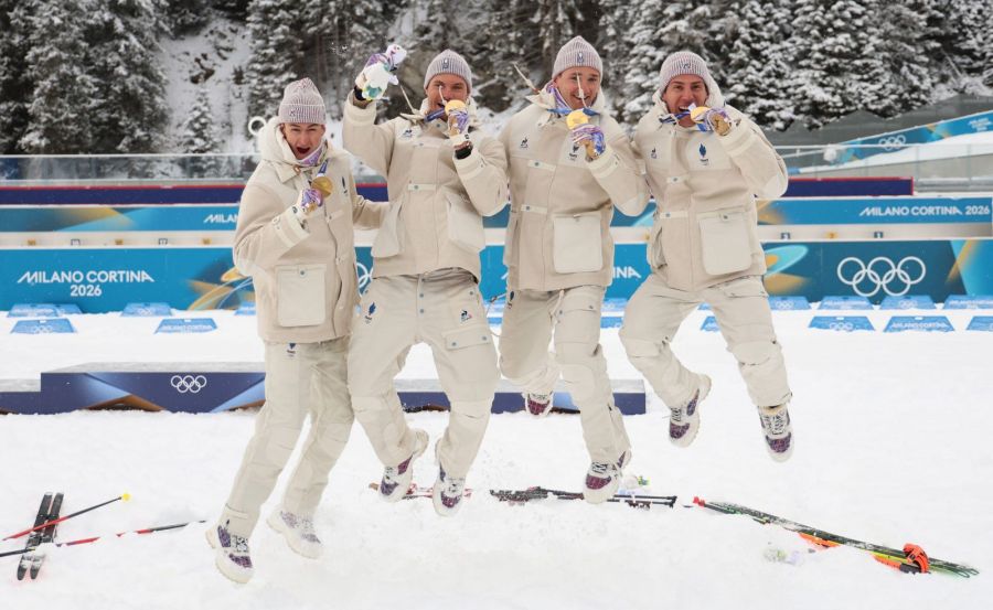 Французы впервые в истории выиграли мужскую олимпийскую эстафету в биатлоне. Фото: GettyImages
