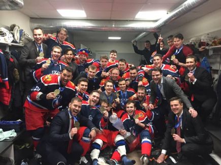 Студент АлтГТУ и нападающий команды "Динамо-Алтай" Иван Переверзев – победитель Кубка мира по университетскому хоккею.