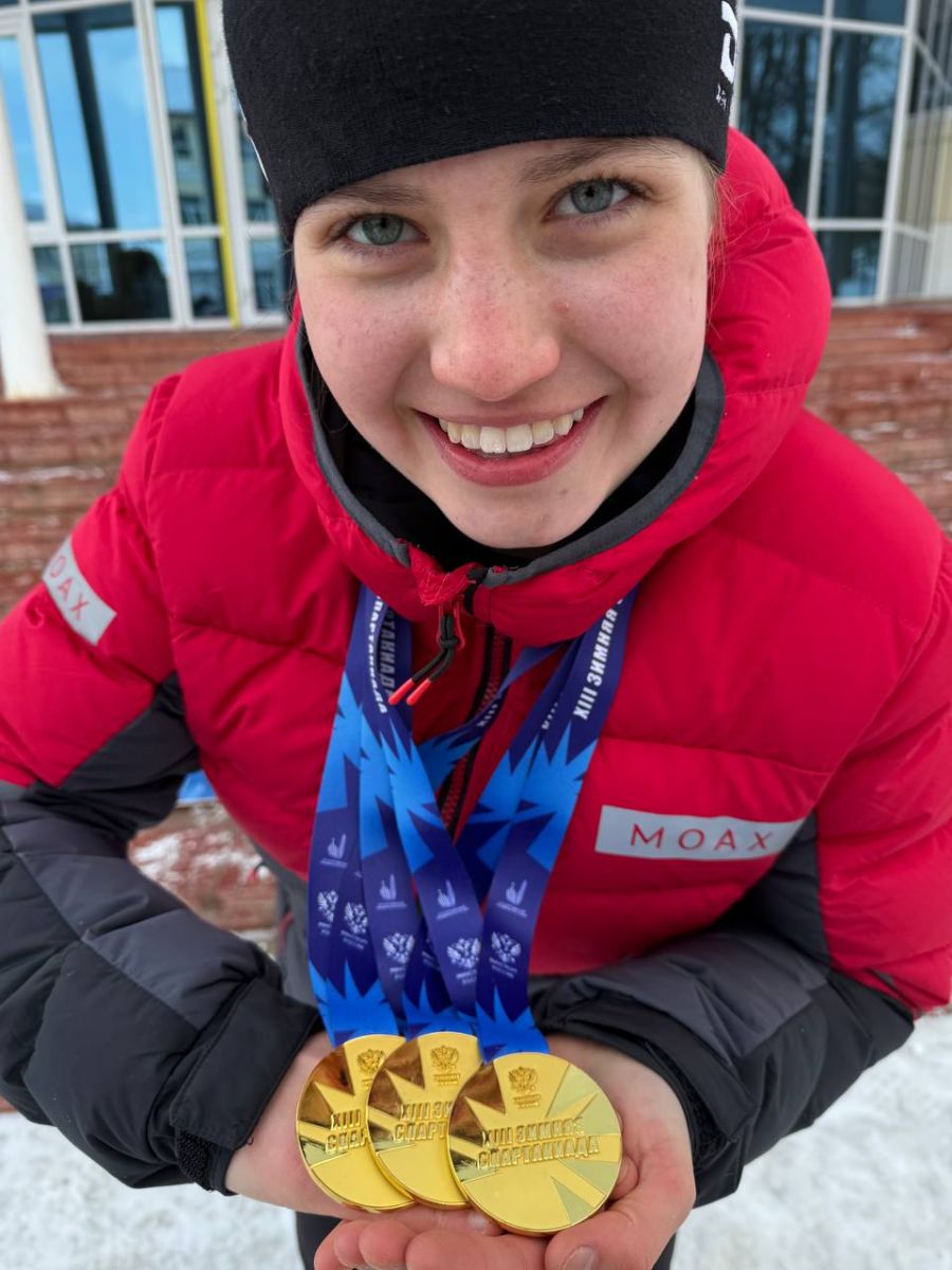 Екатерина Лыжина - трёхкратная чемпионка XIII зимней Спартакиады учащихся России. Фото предоставлено участниками соревнований