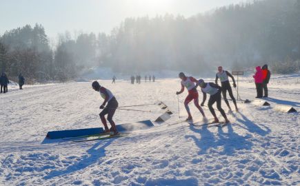 В селе Алтайском провели краевые соревнования на длинных дистанциях «Рождественская лыжня».