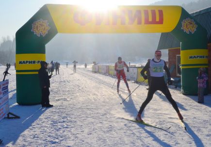 В селе Алтайском провели краевые соревнования на длинных дистанциях «Рождественская лыжня».