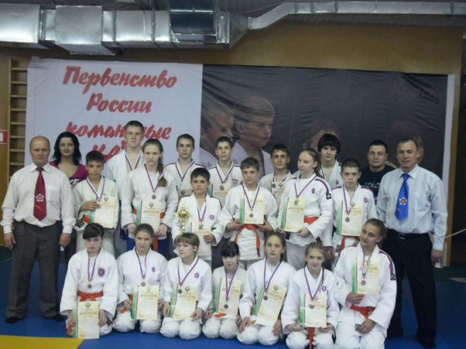 Команда «Алтайский витязь» заняла третье место на командном первенстве России в ката-группе среди спортсменов до 14 лет.