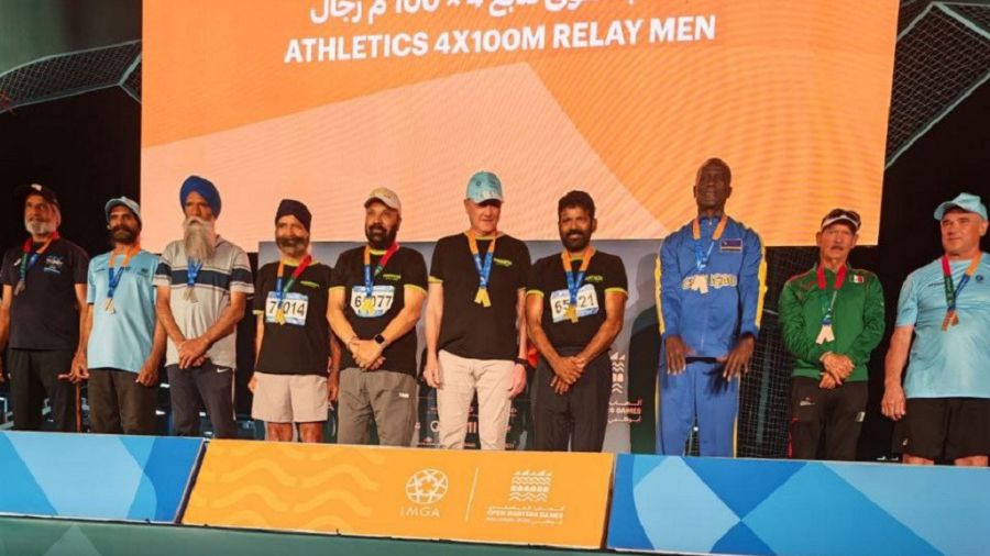 Владимир Пахомов в центре. Фото из архива Владимира Пахомова