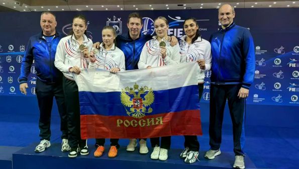 Саблистка Мария Третьякова - победительница юниорского первенства Европы в командном турнире  